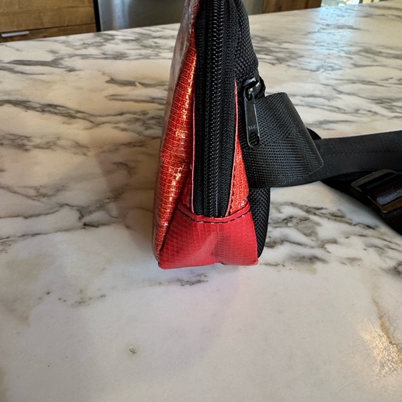 Rareform Zion Sling Red Travel Crossbody Fanny Pack Bag - Picture 10 of 15